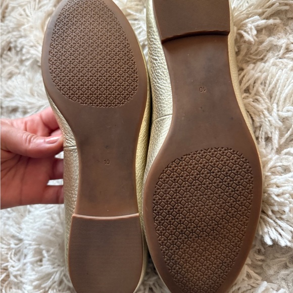 Tory Burch Reva Gold Flats with Logo - Size 10 - Picture 4 of 5